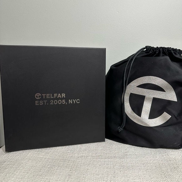 Telfar Circle Bag Azalea Pink – Like New, w/ Dust Bag & Box - Picture 10 of 11